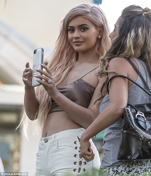Kim Kardashian, Kendall Jenner, Paris Hilton - ảnh 8