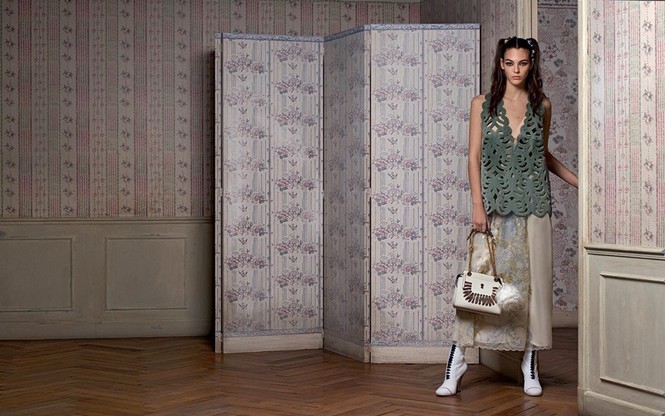 phong cách,hãng thời trang,bộ ảnh,Chanel,danh tiếng,nữ tính,mùa xuân,tạo dáng, Chanel, Fendi, Karl Lagerfeld, Vittoria Ceretti, Gigi Hadid, Bella Hadid - ảnh 23