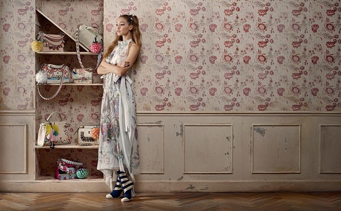 phong cách,hãng thời trang,bộ ảnh,Chanel,danh tiếng,nữ tính,mùa xuân,tạo dáng, Chanel, Fendi, Karl Lagerfeld, Vittoria Ceretti, Gigi Hadid, Bella Hadid - ảnh 15