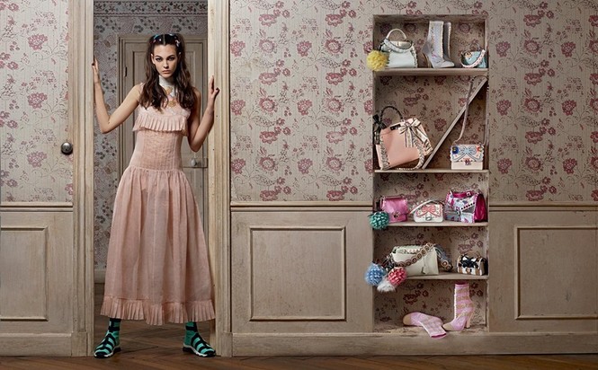 phong cách,hãng thời trang,bộ ảnh,Chanel,danh tiếng,nữ tính,mùa xuân,tạo dáng, Chanel, Fendi, Karl Lagerfeld, Vittoria Ceretti, Gigi Hadid, Bella Hadid - ảnh 21