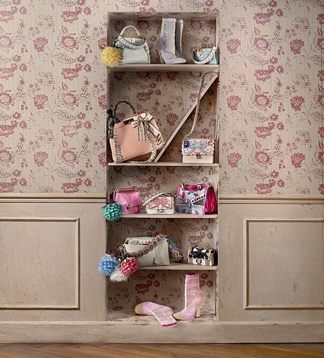 phong cách,hãng thời trang,bộ ảnh,Chanel,danh tiếng,nữ tính,mùa xuân,tạo dáng, Chanel, Fendi, Karl Lagerfeld, Vittoria Ceretti, Gigi Hadid, Bella Hadid - ảnh 12