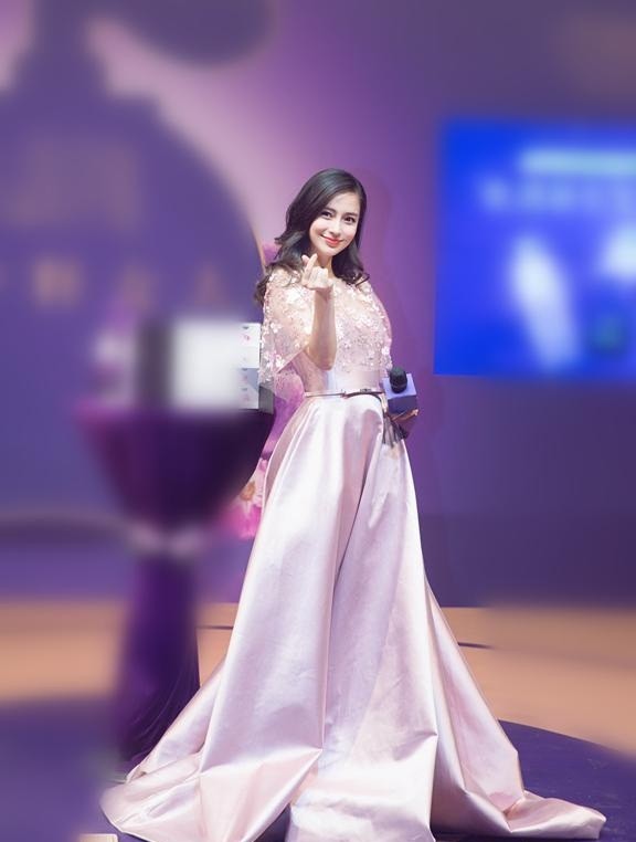 Nhan sắc xinh đẹp hoàn hảo của bà mẹ một con Angelababy - ảnh 8