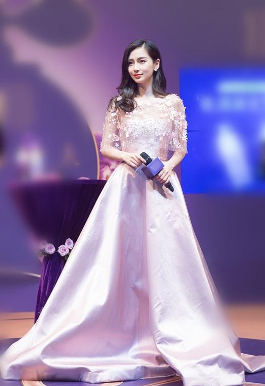 Nhan sắc xinh đẹp hoàn hảo của bà mẹ một con Angelababy - ảnh 9