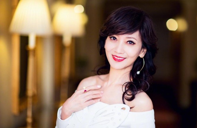 Mỹ nhân ‘Bến Thượng Hải’ trẻ đẹp khó tin ở tuổi 62 - ảnh 1