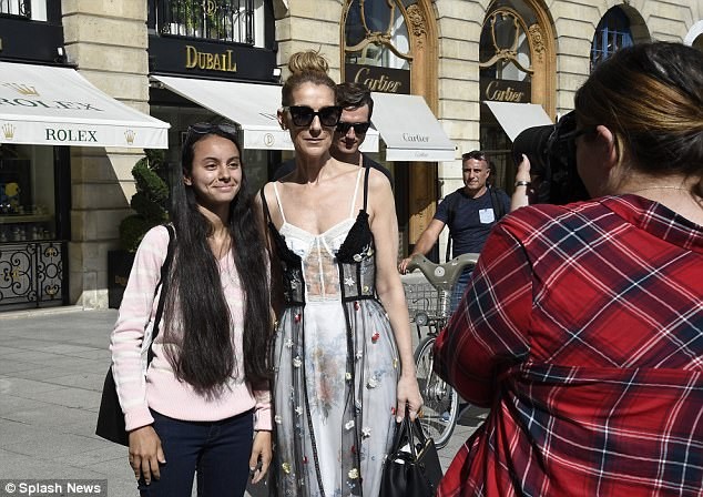 Celine Dion sành điệu với váy lấy cảm hứng từ nội y - ảnh 5