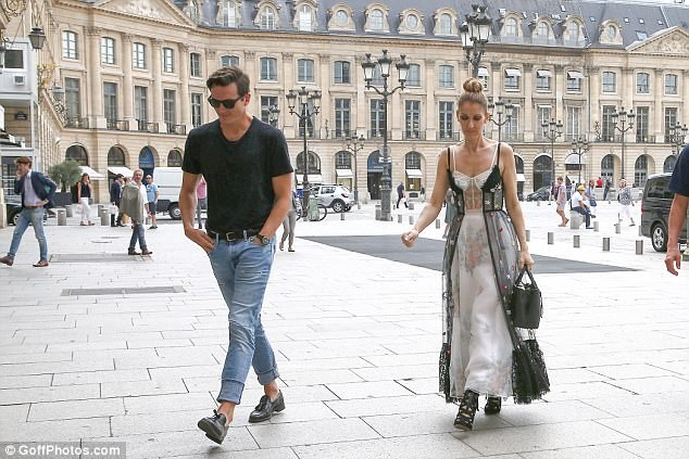 Celine Dion sành điệu với váy lấy cảm hứng từ nội y - ảnh 3