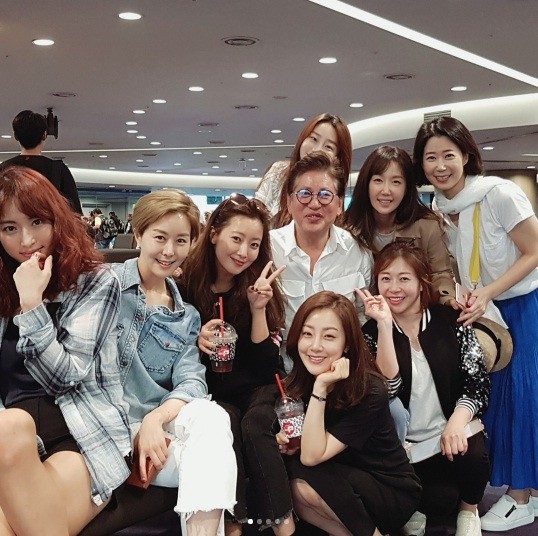 Kim Hee Sun vui 'hết cỡ' cùng đồng nghiệp ở Đà Nẵng - ảnh 4