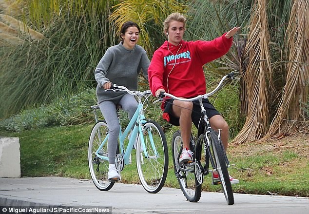 Selena Gomez,Justin Bieber,The Weeknd - ảnh 1