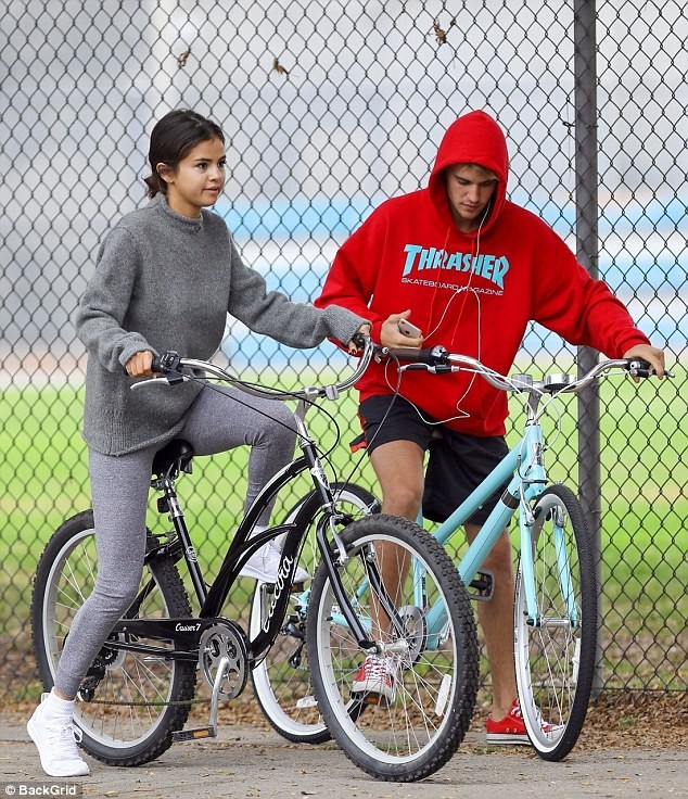 Selena Gomez quá đỗi gợi cảm, chính thức ‘yêu lại từ đầu’ với Justin Bieber - ảnh 4