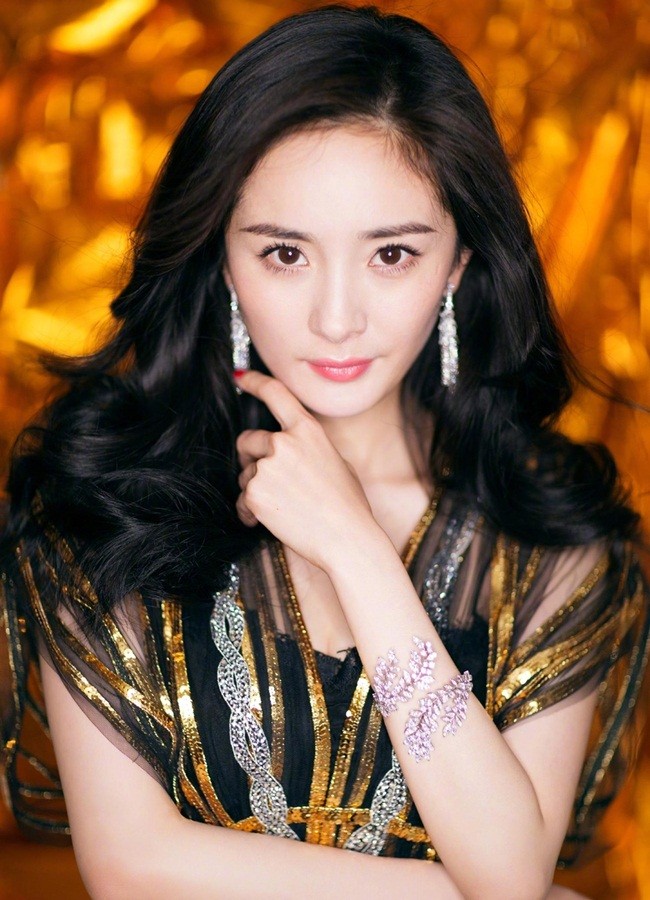 Dương Mịch vai trần dáng thon gợi cảm, Phạm Băng Băng diện đầm ‘lừa thị giác’ - ảnh 8