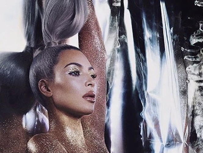 Kim Kardashian diện đầm ôm cắt xẻ khoe dáng đồng hồ cát - ảnh 8