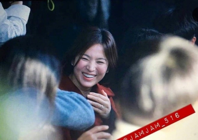 Vợ chồng Song Hye Kyo rạng ngời sau kết hôn - ảnh 1
