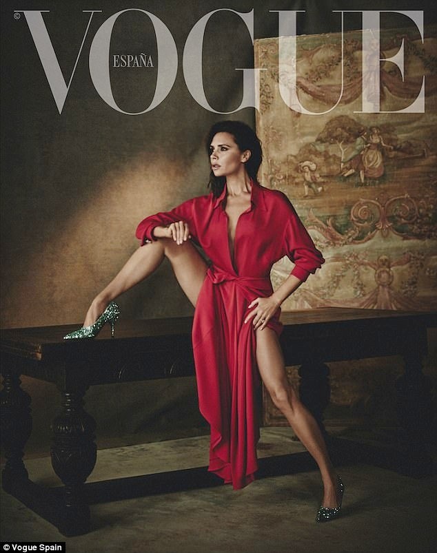 Victoria Beckham mặc gợi cảm khoe chân thon dáng chuẩn - ảnh 2