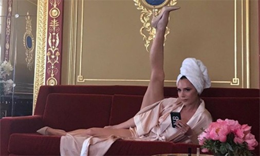 Victoria Beckham mặc gợi cảm khoe chân thon dáng chuẩn - ảnh 7