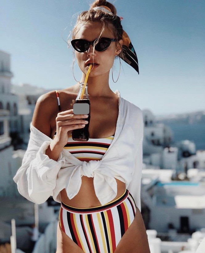 Magdalena Frackowiak bikini Santorini - ảnh 7