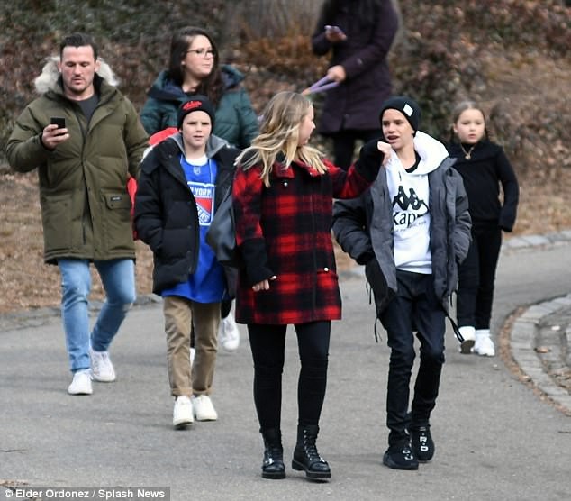 Brooklyn Beckham, Harper Beckham - ảnh 15