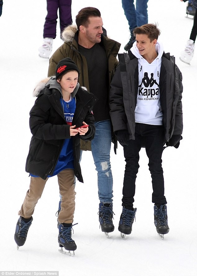 Brooklyn Beckham, Harper Beckham - ảnh 13