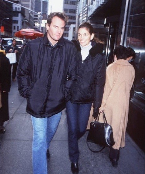 Vợ chồng David Beckham đăng ảnh ôm nhau ngọt ngào mừng Valentine - ảnh 4