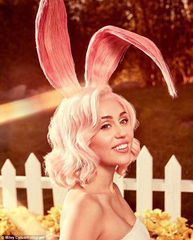 Miley Cyrus nóng bỏng mừng Lễ Phục sinh - ảnh 2