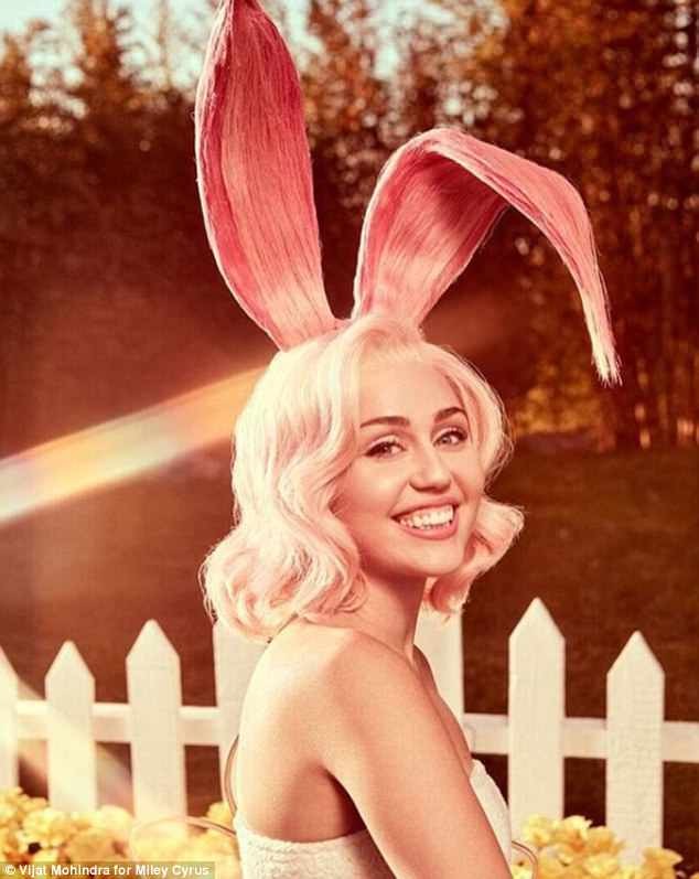 Miley Cyrus nóng bỏng mừng Lễ Phục sinh - ảnh 6