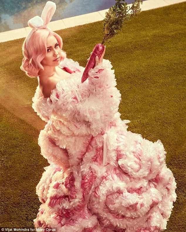 Miley Cyrus nóng bỏng mừng Lễ Phục sinh - ảnh 8