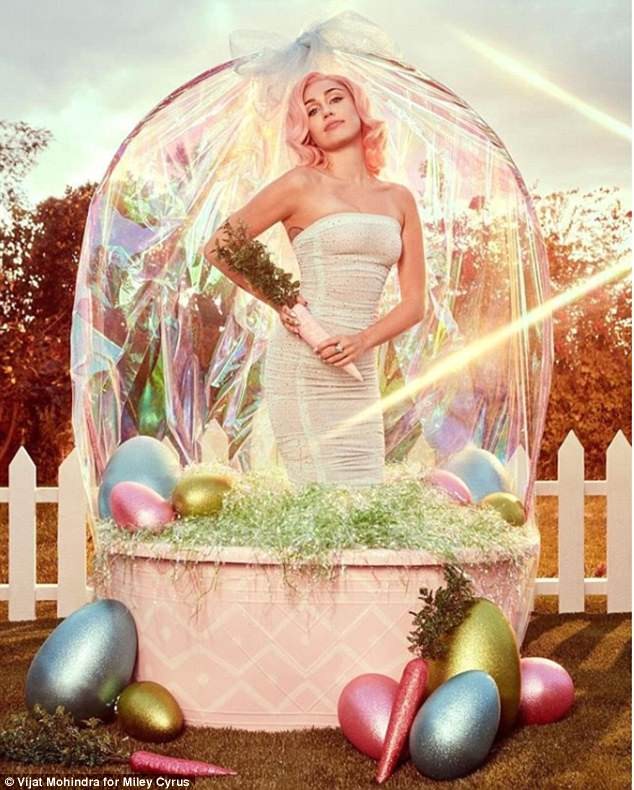 Miley Cyrus nóng bỏng mừng Lễ Phục sinh - ảnh 9