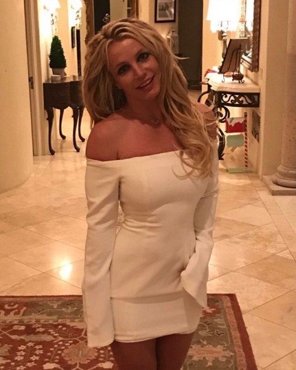 Britney Spears mặc thiếu vải - ảnh 4