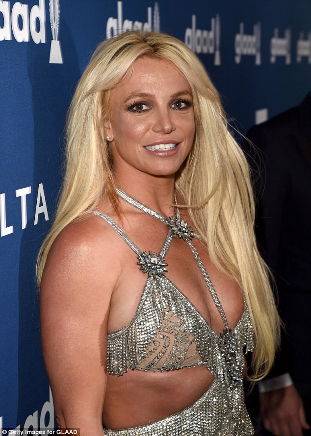 Britney Spears mặc thiếu vải - ảnh 8