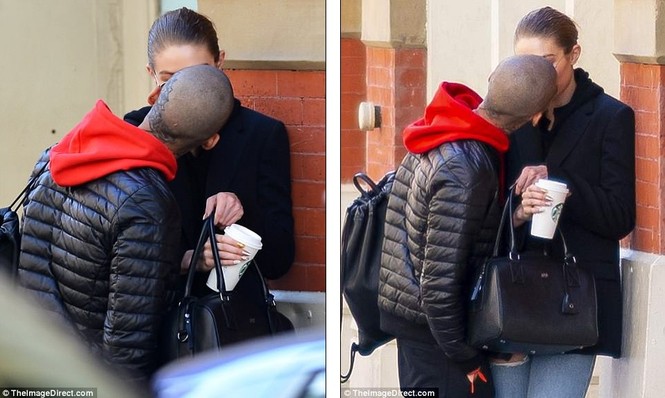 Gigi Hadid hôn Zayn Malik - ảnh 8