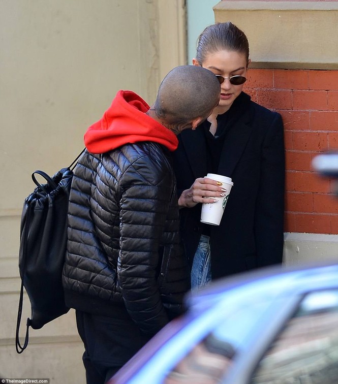 Gigi Hadid hôn Zayn Malik - ảnh 4