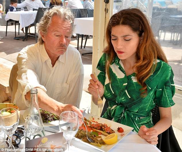 Sao nữ quen ‘hở bạo’ Blanca Blanco dự Cannes bên bạn trai hơn 31 tuổi - ảnh 15