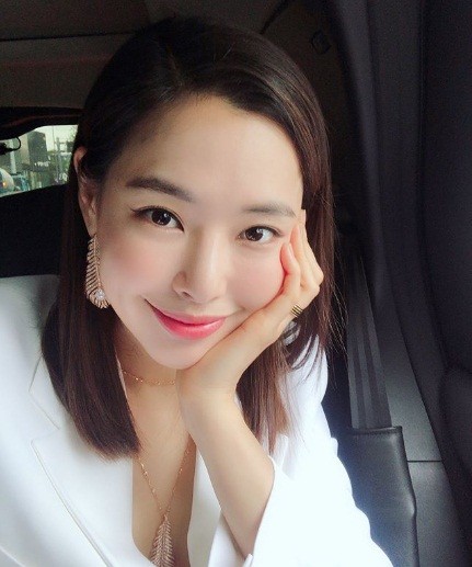 ‘Chị đại’ Kim Hye Soo đọ sắc Hoa hậu Honey Lee và thiên thần 9x Sulli - ảnh 7