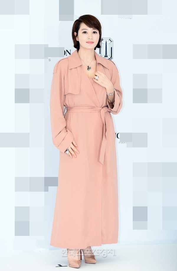 ‘Chị đại’ Kim Hye Soo đọ sắc Hoa hậu Honey Lee và thiên thần 9x Sulli - ảnh 5