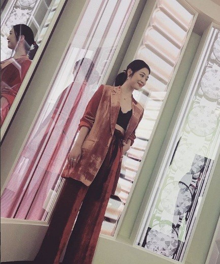 ‘Chị đại’ Kim Hye Soo đọ sắc Hoa hậu Honey Lee và thiên thần 9x Sulli - ảnh 18