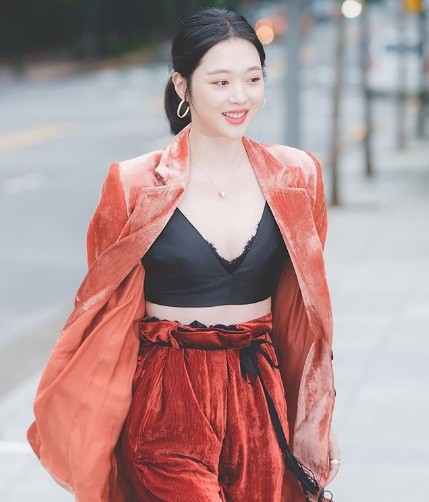‘Chị đại’ Kim Hye Soo đọ sắc Hoa hậu Honey Lee và thiên thần 9x Sulli - ảnh 12