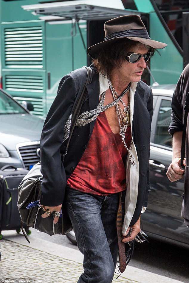 ‘Cướp biển’ Johnny Depp gầy gò hốc hác khó nhận ra - ảnh 6
