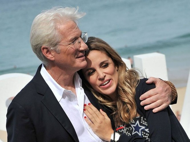 Tài tử ‘Pretty Woman’ tràn ngập hạnh phúc khi lấy vợ trẻ kém 34 tuổi - ảnh 1