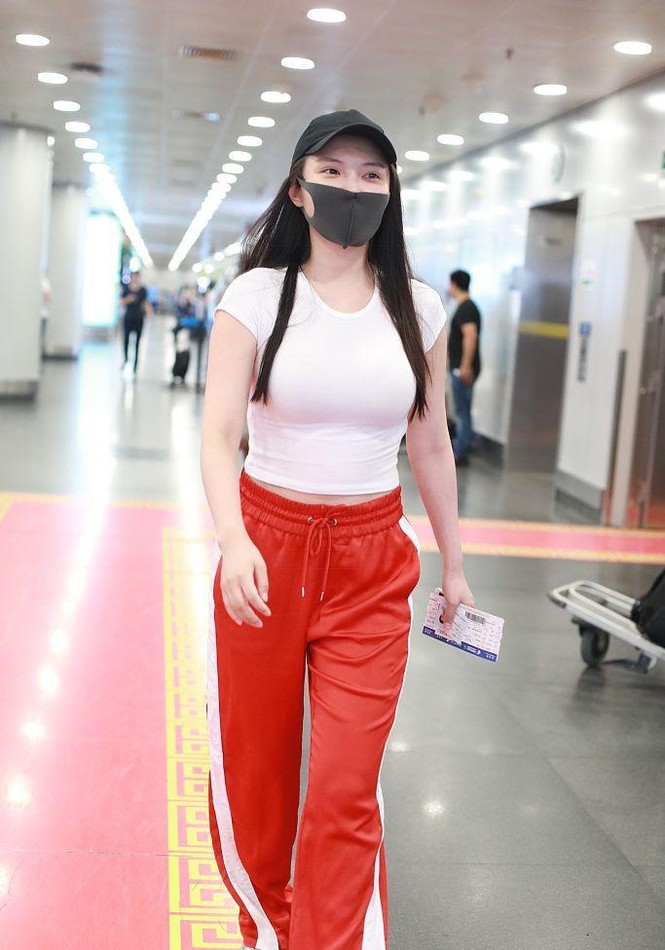 ‘Kim Kardashian’ Hoa ngữ hốt hoảng vì bị nam CĐV World Cup sấn sổ - ảnh 7