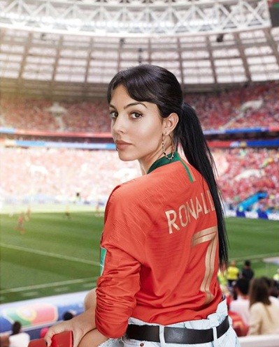 Sau thất bại World Cup, Ronaldo đi nghỉ 'giải sầu' cùng bồ nóng bỏng - ảnh 4