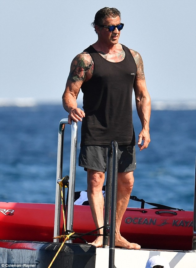 Vợ và con gái ‘người hùng cơ bắp’ Sylvester Stallone siêu quyến rũ - ảnh 6