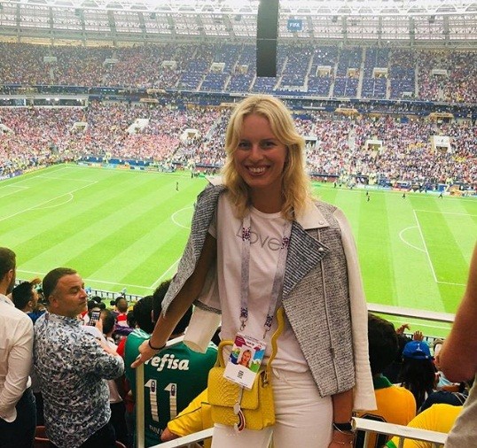 Hoa hậu Pháp, thiên thần nội y sôi nổi trên khán đài chung kết World Cup - ảnh 6