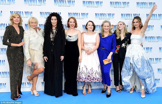 ‘Điệp viên 007’ Pierce Brosnan tái ngộ dàn người đẹp Mamma Mia - ảnh 28