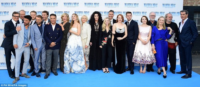 ‘Điệp viên 007’ Pierce Brosnan tái ngộ dàn người đẹp Mamma Mia - ảnh 29