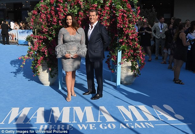 ‘Điệp viên 007’ Pierce Brosnan tái ngộ dàn người đẹp Mamma Mia - ảnh 11