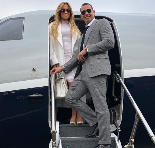 Jennifer Lopez rực lửa đón sinh nhật tuổi 49 bên bồ trẻ - ảnh 9