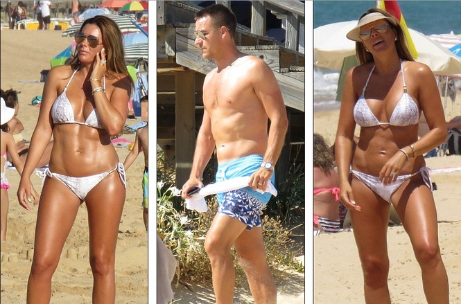 Vợ John Terry bikini bốc lửa tắm biển cùng chồng con ở Bồ Đào Nha - ảnh 1