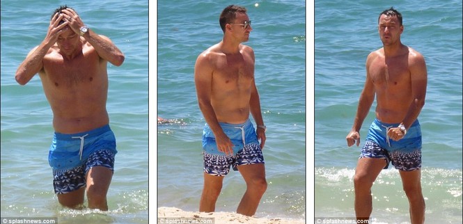 Vợ John Terry bikini bốc lửa tắm biển cùng chồng con ở Bồ Đào Nha - ảnh 5