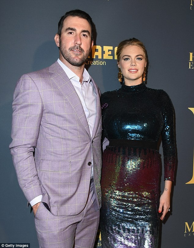 Say đắm vẻ quyến rũ mê hoặc của mỹ nhân ‘siêu vòng 1’ Kate Upton - ảnh 14