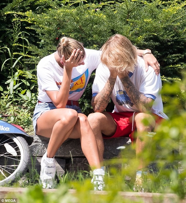 Justin Bieber - Hailey Baldwin ‘vò đầu bứt tóc’ khi ở bên nhau - ảnh 7