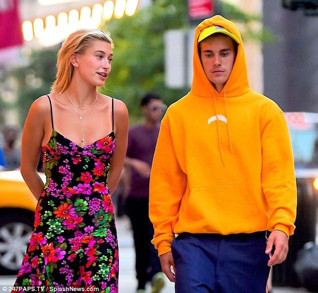 Justin Bieber - Hailey Baldwin ‘vò đầu bứt tóc’ khi ở bên nhau - ảnh 12